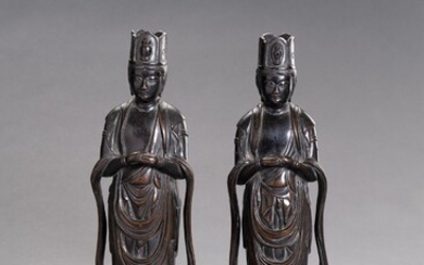 A PAIR OF JAPANESE BRONZE FIGURES DEPICTING KANNON