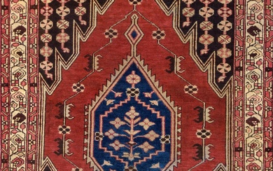 A Persian Hand Knotted Mazlagan Rug, 195 X 135