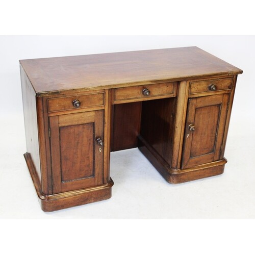 A Victorian mahogany kneehole desk/dressing table, the cleat...