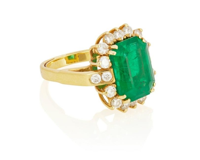 A Zambian emerald and diamond ring