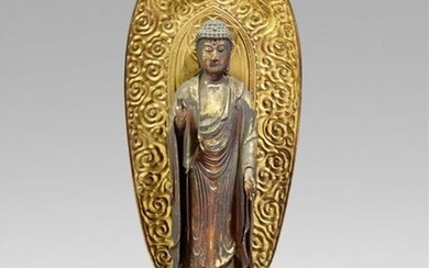 A lacquered and gilded wood figure of Amida Nyorai. 18th/19th...