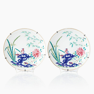 A pair of Chinese famille rose saucer dishes