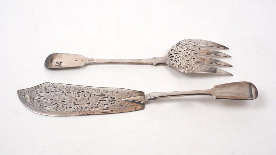 A pair of Victorian silver fish servers, London, c.1855, Chawner & Co., the fiddle pattern stems to pierced floral and foliate scroll-engraved blades, 26.5 and 32cm long, total weight approx. 8.7oz (2)