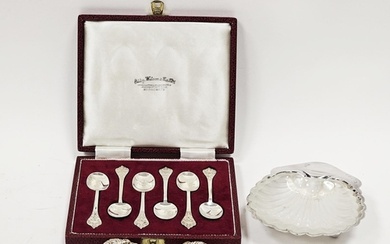 A pair of silver shell dishes, approximately 5cm wide, Chest...