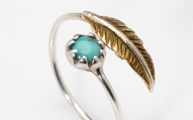 A vintage Navaho sterling silver turquoise set feather ring, C:...
