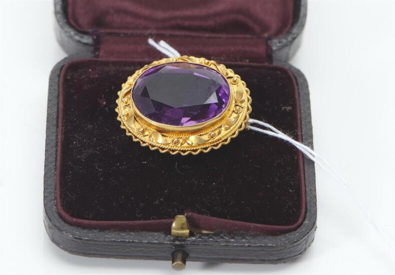 AN ANTIQUE AMETHYST BROOCH/PENDANT ACID TESTED AS 15CT GOLD, 26X20MM, 6.1GMS