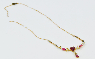 AN AUSTRALIAN RED STONE, PEARL AND 9ct GOLD PENDANT NECKLACE