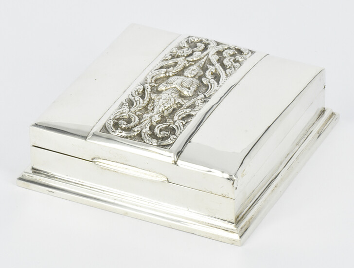AN EARLY 20th CENTURY THAI STERLING SILVER BOX
