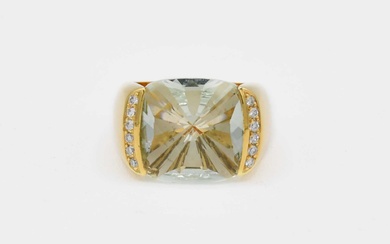 Anello in oro giallo 750 con prasiolite centrale e diamanti