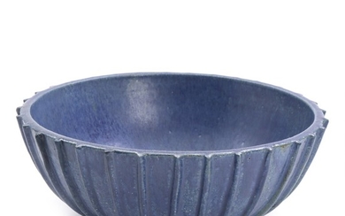 Arne Bang: A stoneware bowl decorated with blue glaze. Signed AB 114. H. 12. Diam. 30.5 cm.
