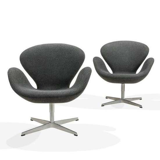 Arne Jacobsen - Swan Chairs - Pair