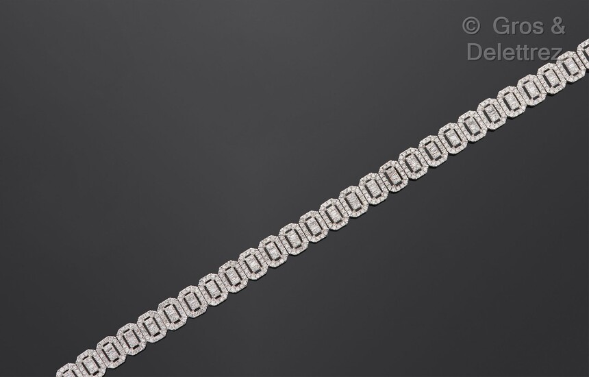 Bracelet « Souple » en or gris (14K), composé... - Lot 308 - Gros & Delettrez