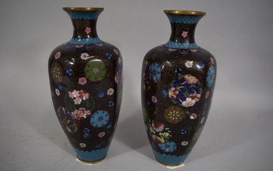 CHINE, Vers 1900 Paire de vases en émaux...