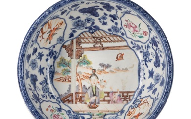 CHINESE EXPORT FAMILLE ROSE, BLUE AND WHITE BOWL