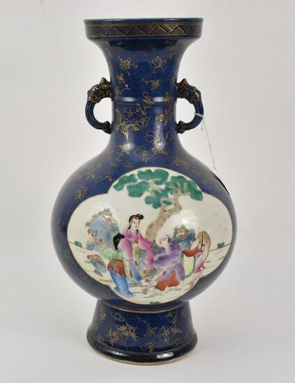 CHINESE PORCELAIN VASE WITH FAMILLE ROSE SCENES