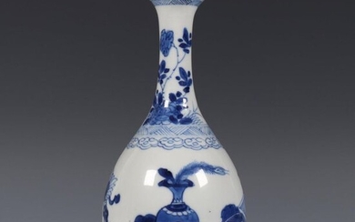 China, blue and white porcelain vase, Kangxi, pear...