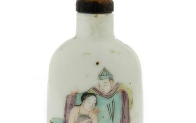 Chinese Famille Rose Scene Snuff Bottle, 19th Century
