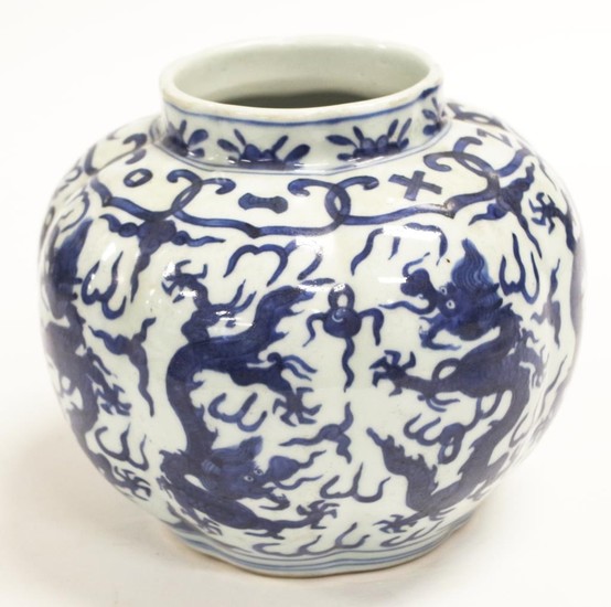 Chinese blue & white dragon vase height 15.5cm approx.