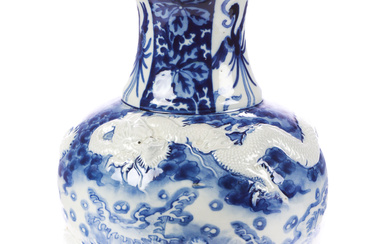 Chinese vase with dragons, 20th century.