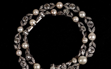 Collier en or blanc ( poinçon hibou) à transformation composé de 18 demi-perles (diamètre :...