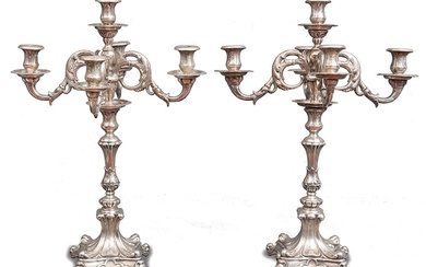 Coppia di grandi candelabri a cinque fiamme in argento
