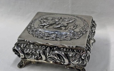 EDWARDIAN SILVER JEWELLERY BOX WITH PADDED INTERIOR, THE LID...