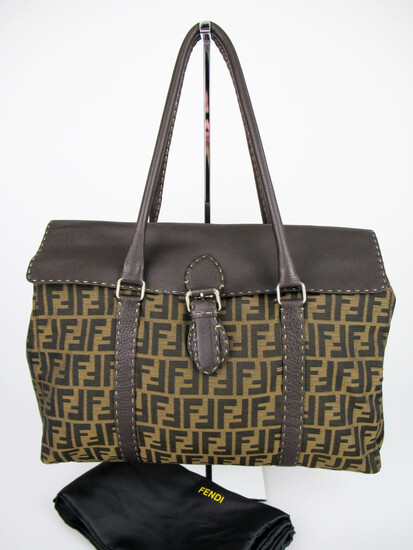Fendi “Fendi” shopper bag, model for the weekend