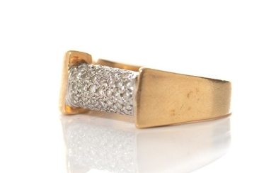 GOLD AND DIAMOND RING, 10g