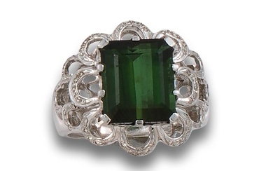 GOLD RING WITH GREEN TOURMALINE AND DIAMONDS