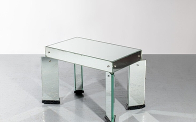 Gio PONTI 1891-1979Rare table basse - circa 1930Piètement en bois noirci, structure en bois recouvert...
