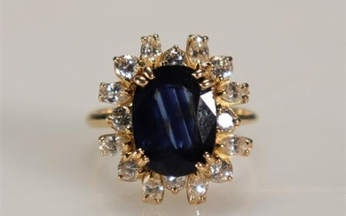 Gold ring (18k) Sapphire and diamonds (7.1 gr)