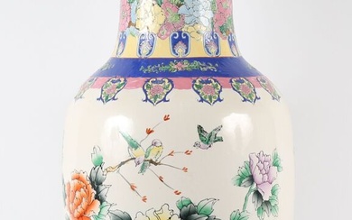 Important vase de forme balustre en porcelaine... - Lot 108 - Vasari Auction