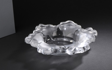 LALIQUE France Coupe en cristal translucide pressé moulé modèle "Capucines". Signée "Lalique France" H_7 cm...