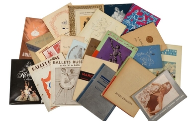 Lot de 26 brochures sur Anna Pavlova et de programmes de ballets russes, dont un,...