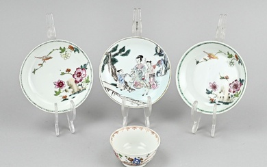 Lot de porcelaine du 18ème siècle. Composé de : Soucoupe, yong chen, famille verte +...