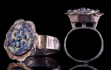 MEDIEVAL SILVER GILT FLORAL-SHAPED RING WITH ENAMEL INLAY