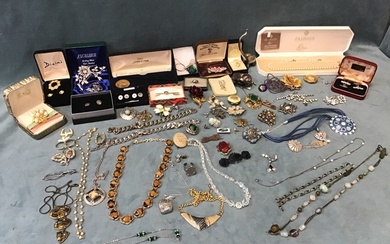 Miscellaneous costume jewellery including a boxed Lotus simulated pearl necklace...