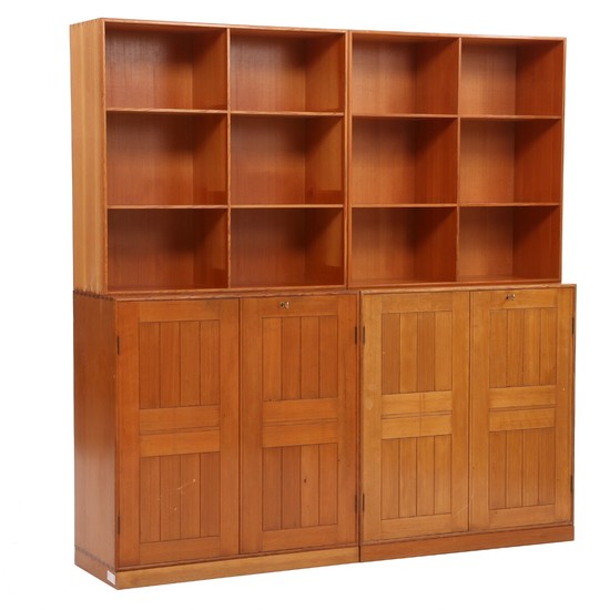 Mogens Koch: Wall unit comprising two cabinets, two bookcases and two plinths of solid Oregon pine. (6)