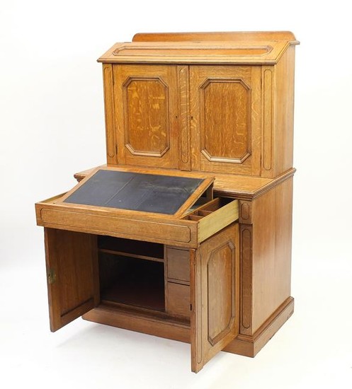 Oak Secretaire cabinet, the superstructure fitted an
