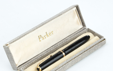 PEN, Parker, fountain pen, pin in 14 karat gold.