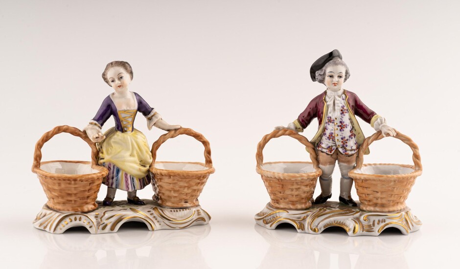 Paire de figurines en porcelaine de style Capodimonte début du 20e siècle h 12 cm...