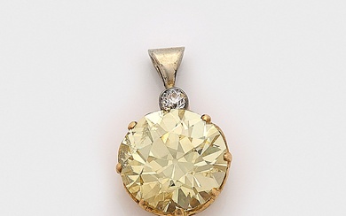 Pendentif classique diamant-solitaire en or rose, 18 ct ; serti en son centre d'un diamant...