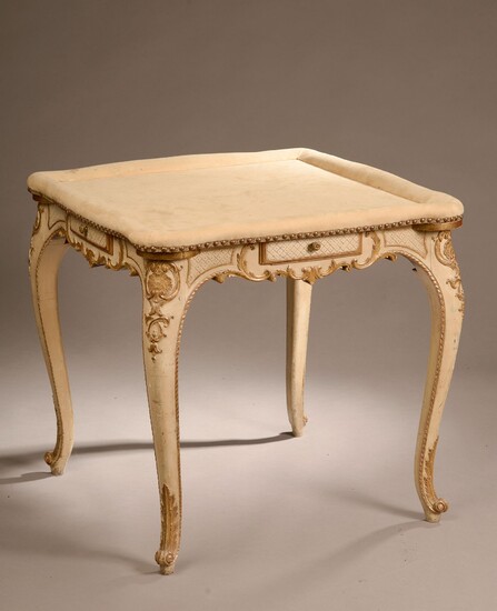 Petite table à jeu en bois mouluré, sculpté,... - Lot 208 - Le Floc'h
