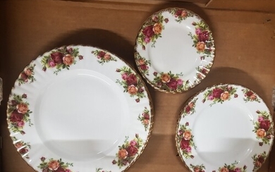 Royal Albert Old Country Roses items to include 6 Side Plate...