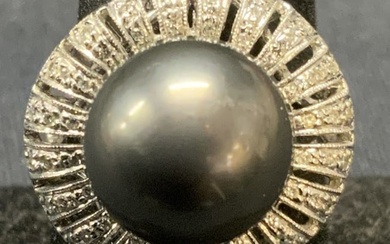 SP 18k White Gold Pearl & Diamond Ring