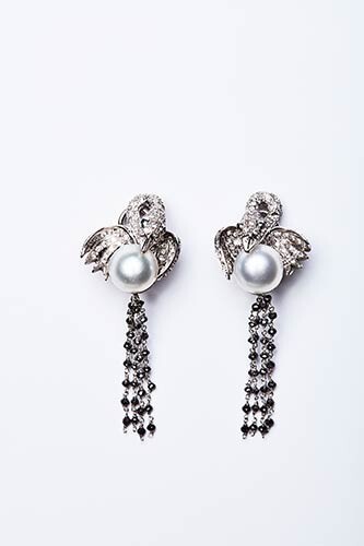 SWANS EARRINGS Pair of K 14 white gold earrings made...