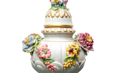 Small porcelain poutiche with flowers, Capodimonte