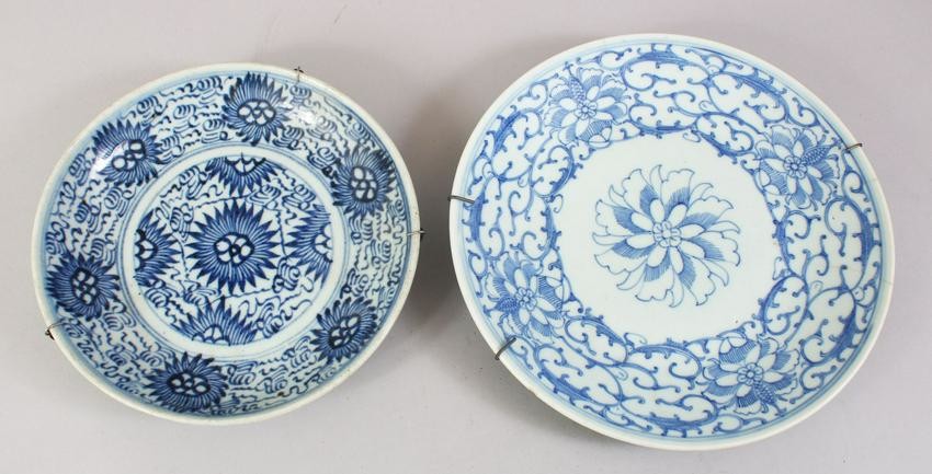 TWO 19TH / 20TH CENTURY CHINESE BLUE & WHOITE PORCELAIN