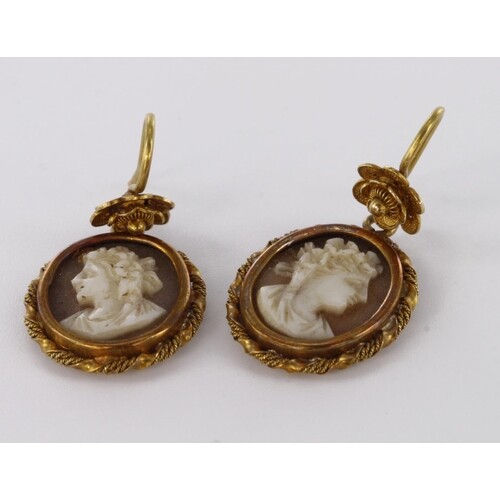 Tests as 18ct yellow gold oval cameo drop earrings with flor...