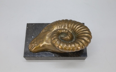 Tête de bélier en bronze de profil sur socle en marbre - Hauteur 17,5 cm....